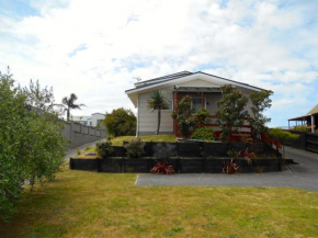 Ocean Beach Aloha - Mt Maunganui Holiday Home